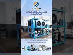 Блок ледяной машины делает лед