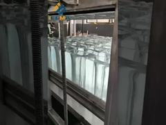 Прозрачная ледяная машина ICEMA в льду